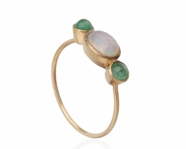 Golden ring Opal with Emeralds